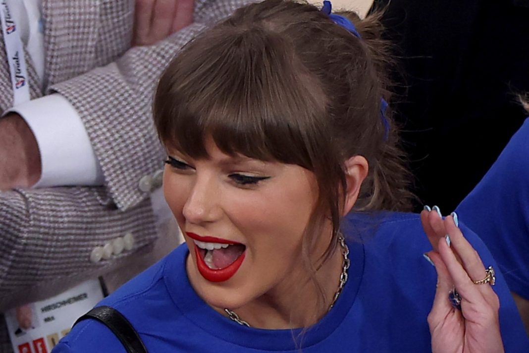 Taylor Swift bezoekt NBA Finals in Madison Square Garden om de Knicks te steunen Taylor Swift bezoekt NBA Finals in Madison Square Garden om de Knicks te steunen (Picture by: variety.com)
