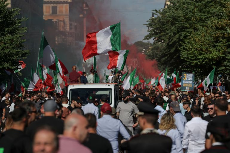 Tienduizenden betogen in Rome voor en tegen migratie (Picture by: aljazeera.com)