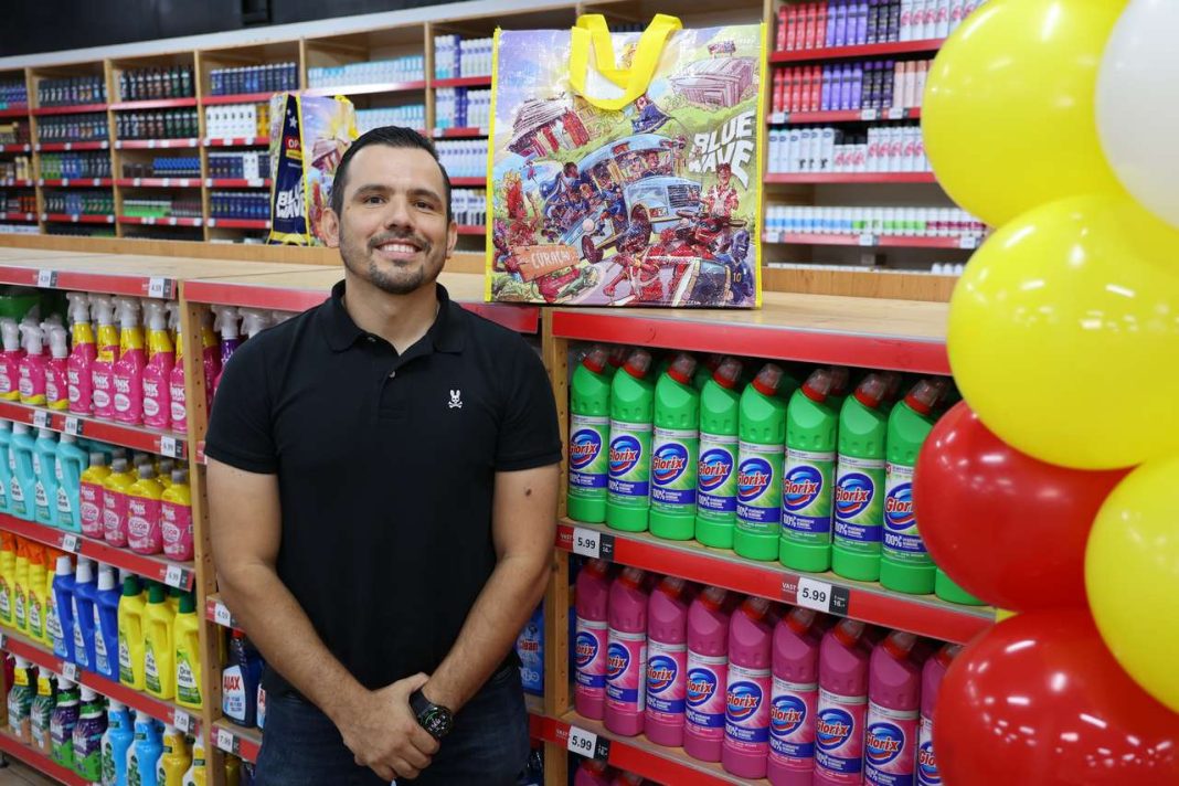 Trouwe klant wint productenpakket ter waarde van ruim 1.400 florin bij jubileumactie OP=OP (Picture by: 24ora.com)