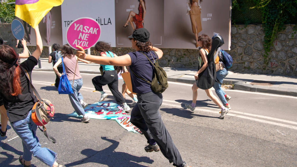 Turkse politie houdt tientallen mensen aan bij Pride-evenement Istanbul (Picture by: s.france24.com)