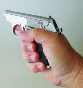 Twee jongeren voor rechter wegens illegaal wapenbezit (Picture by: extraboneiru.com)