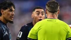 VAR-beslissing bij WK-duel VS-Paraguay: juiste uitkomst, maar verkeerde regel? VAR-beslissing bij WK-duel VS-Paraguay: juiste uitkomst, maar verkeerde regel? (Picture by: ichef.bbci.co.uk)