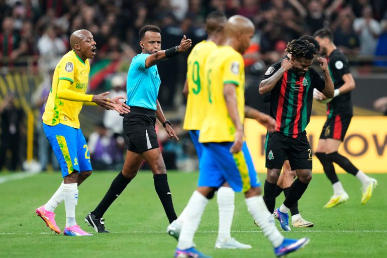 VS weigert Somalische scheidsrechter toegang tot WK voetbal VS weigert Somalische scheidsrechter toegang tot WK voetbal (Picture by: aljazeera.com)