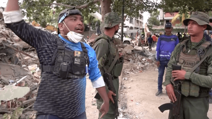 Venezolanen woedend op regering terwijl reddingswerkers tegen de klok racen (Picture by: aljazeera.com)