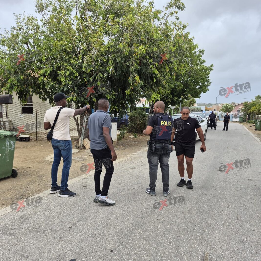 Vier jongeren tussen 13 en 19 jaar aangehouden voor autodiefstal op Curaçao Vier jongeren tussen 13 en 19 jaar aangehouden voor autodiefstal op Curaçao (Picture by: extra.cw)