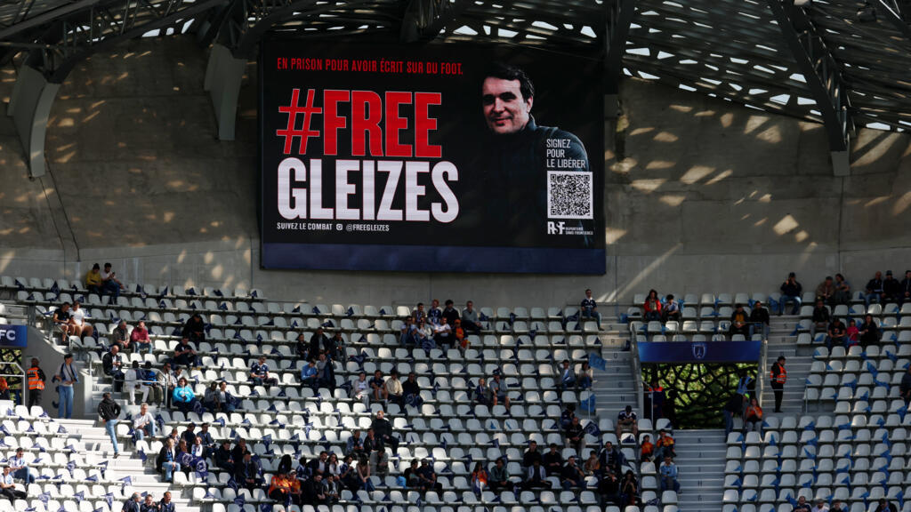 WK voetbal begint met lege stoel voor in Algerije gevangen Franse journalist WK voetbal begint met lege stoel voor in Algerije gevangen Franse journalist (Picture by: s.france24.com)