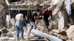 Wanhoop in Venezuela: families zoeken naar dierbaren na verwoestende aardbevingen (Picture by: ichef.bbci.co.uk)