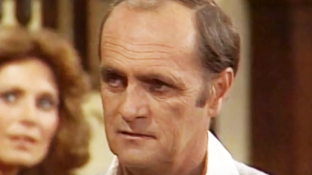 Welke hoofdrolspelers van de klassieker 'Newhart' zijn er nog in leven? (Picture by: slashfilm.com)