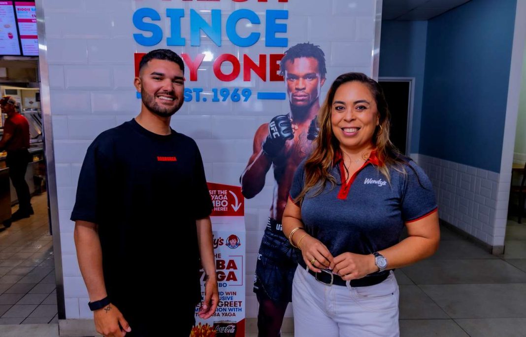 Wendy's Aruba lanceert 'Baba Yaga'-combo in samenwerking met MMA-vechter Damian Pinas (Picture by: 24ora.com)