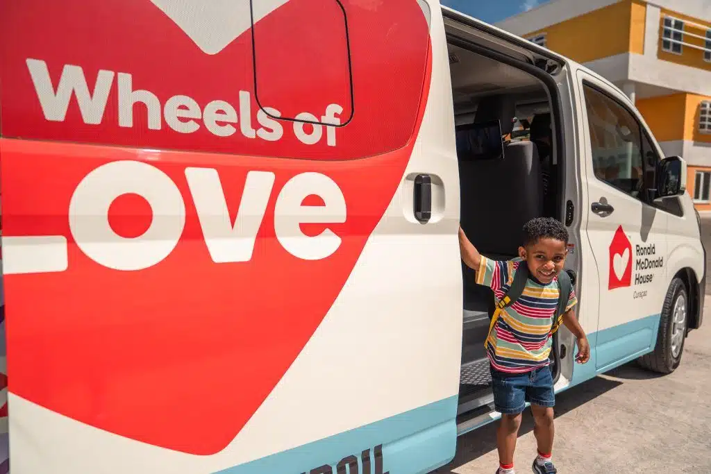 'Wheels of Love' helpt kinderen in nood het CMC te bereiken (Picture by: extra.cw)