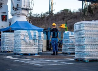 Nederlands marineschip Ms. Groningen vertrekt vanuit Curaçao voor noodhulp aan Venezuela na verwoestende aardbevingen
