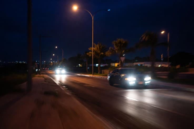 Achtervolging op Curaçao eindigt in botsing en arrestatie van twee verdachten Achtervolging op Curaçao eindigt in botsing en arrestatie van twee verdachten (Picture by: nu.cw)
