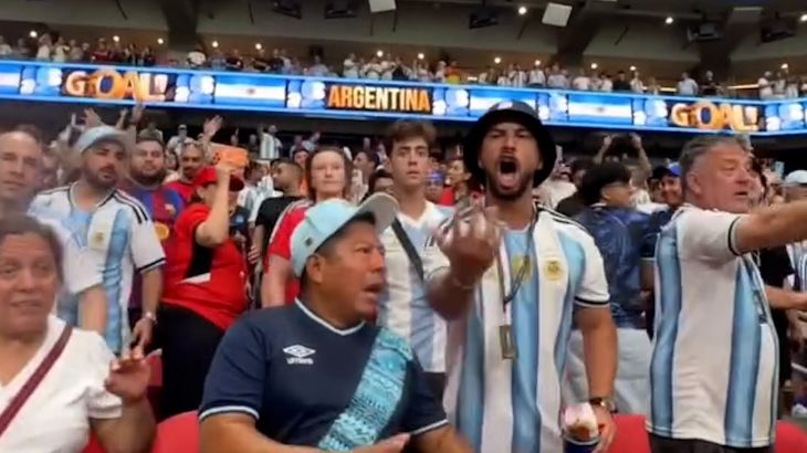 Argentijnse fans gooien bier naar Egypte-supporters WK 2026 Argentijnse fans gooien bier naar Egypte-supporters na dramatische WK-zege (Picture by: aljazeera.com)