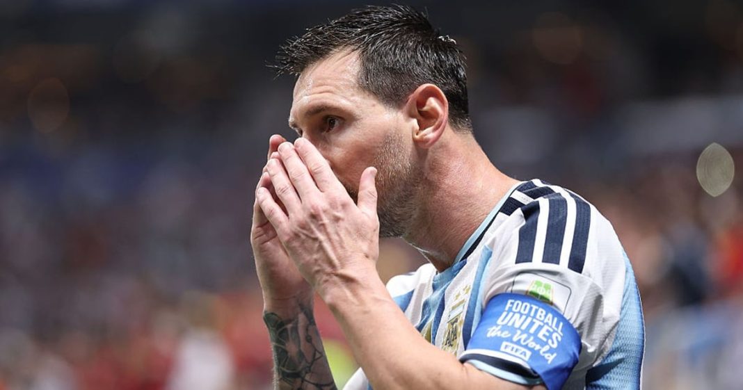Argentinië staat bij rust achter tegen Egypte na gemiste strafschop Messi op WK 2026 (Photo by: theathletic.com)