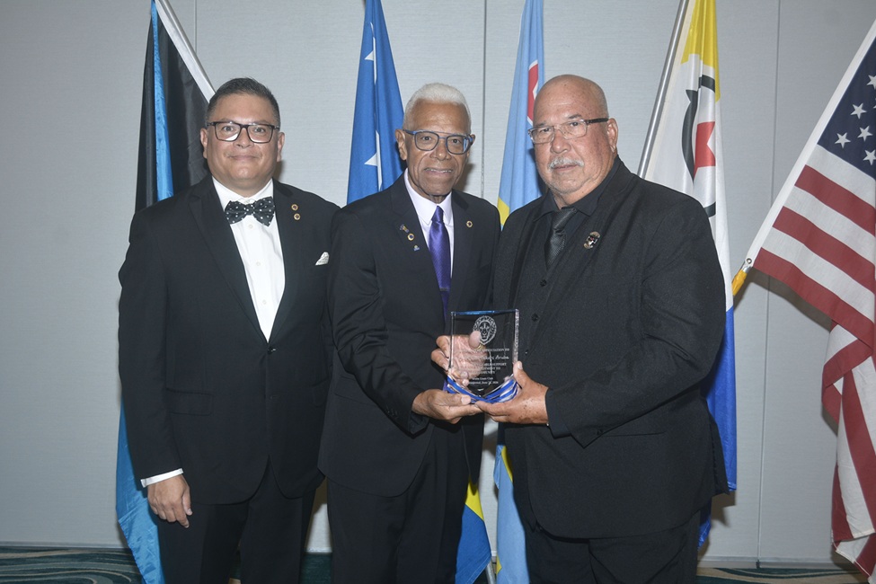 Aruba Lions Club bedankt Old Skool Bikers Aruba voor donatie (Picture by: solodipueblo.com)