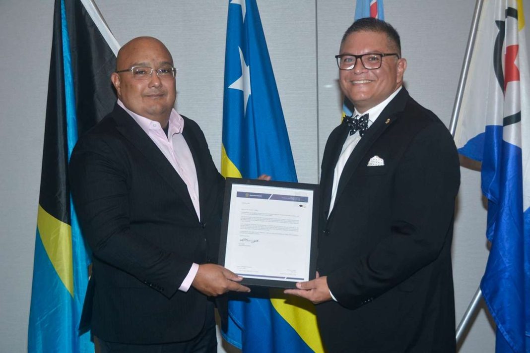 Aruba Lions Club viert 15 en 20 jaar vrijwilligersdienst met Chevron-onderscheiding Aruba Lions Club viert 15 en 20 jaar vrijwilligersdienst met Chevron-onderscheiding (Picture by: 24ora.com)