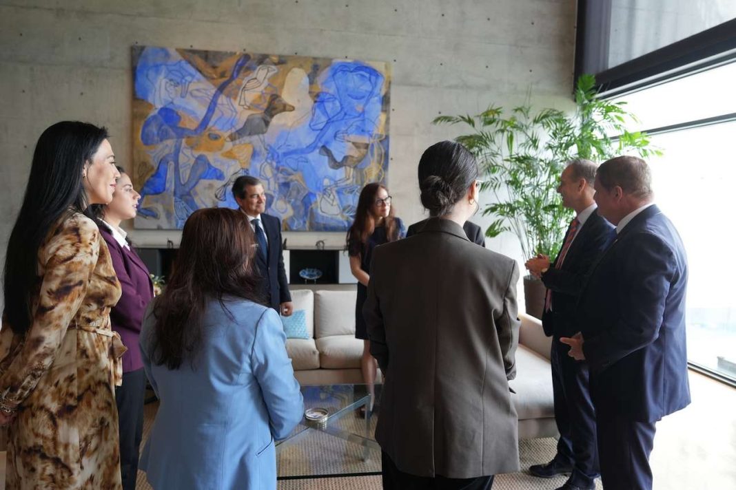 Aruba en Peru onderzoeken samenwerking op hernieuwbare energie (Picture by: 24ora.com)