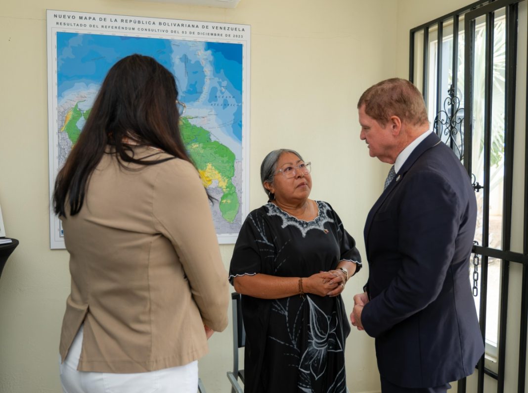 Aruba tekent condoleanceregister na aardbeving Venezuela (Picture by: diario.aw)