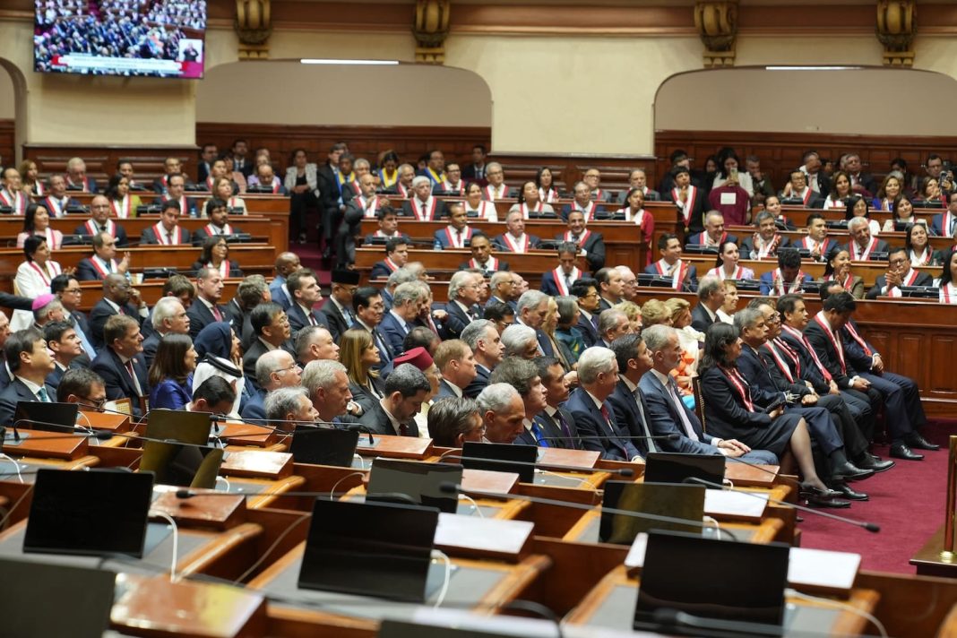 Arubaanse premier ontmoet Peruaanse afgevaardigde (Picture by: 24ora.com)