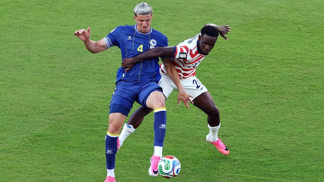 Balogun geschorst voor één wedstrijd na rode kaart bij WK-duel VS tegen Bosnië (Photo by: abcnewsfe.com)