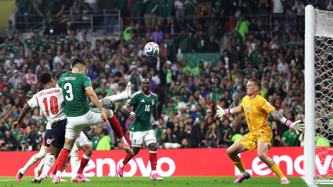 Bellingham redt Engeland met cruciale onderschepping tijdens WK 2026-duel in Azteca (Photo by: espncdn.com)