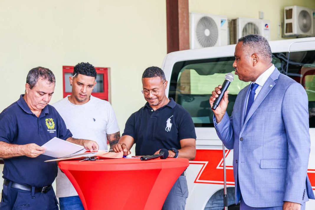 Brandweer Aruba reikt certificaten ladderwagen uit aan tweede groep (Picture by: 24ora.com)