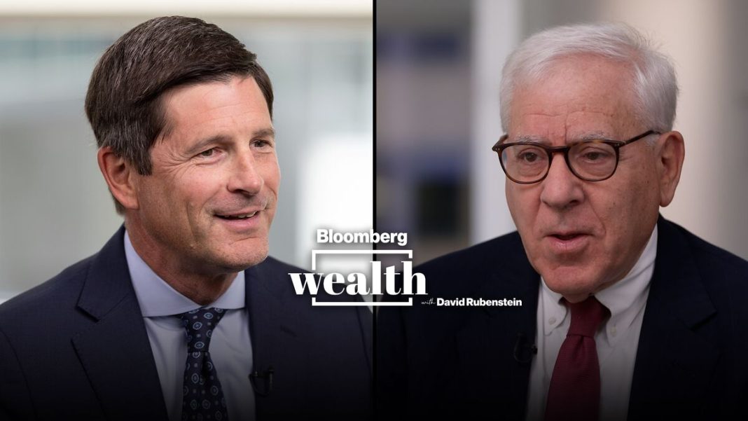 Charles Schwab-topman over 50 jaar beleggen toegankelijk maken voor iedereen Charles Schwab-topman over 50 jaar beleggen toegankelijk maken voor iedereen (Picture by: assets.bwbx.io)