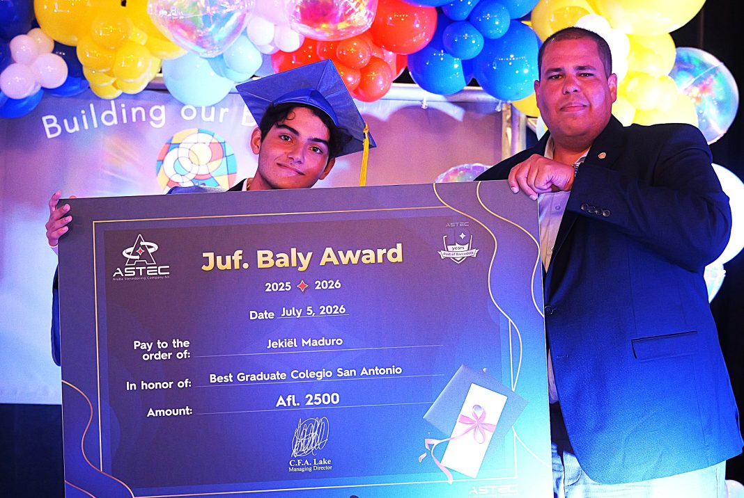 Colegio San Antonio reikt voor het eerst Juf. Baly Award uit (Picture by: 24ora.com)