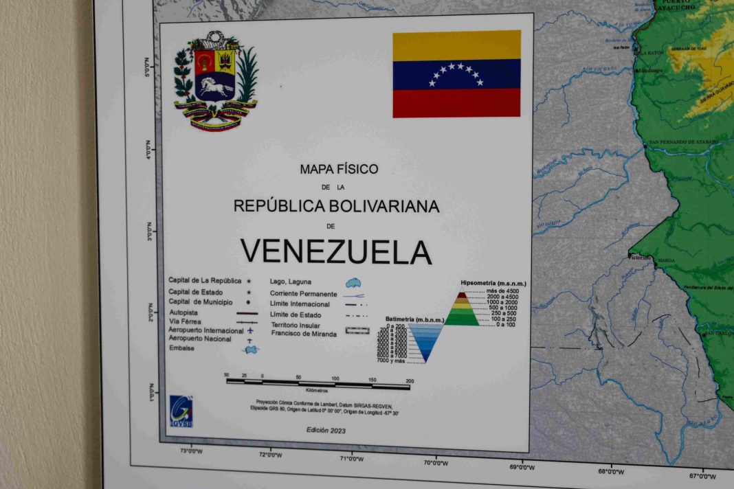 Consulair Corps Aruba tekent condoleanceregister bij Venezuela (Picture by: 24ora.com)