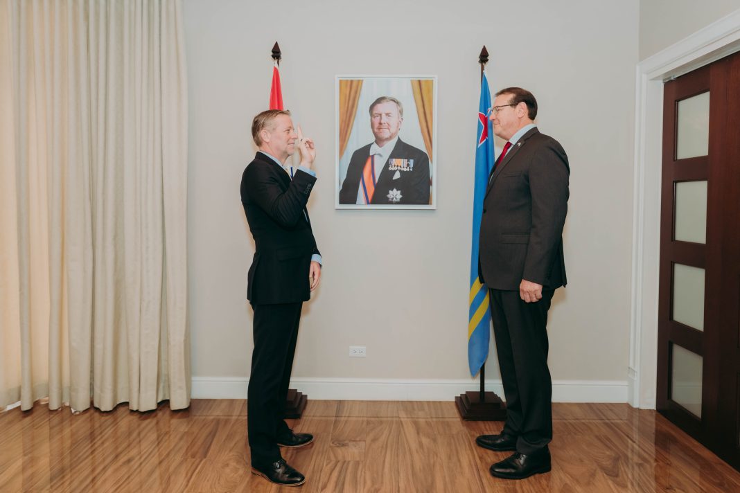 Banco Central di Aruba heeft nieuwe president: Thomas Domhoff officieel beëdigd Banco Central di Aruba heeft nieuwe president: Thomas Domhoff officieel beëdigd