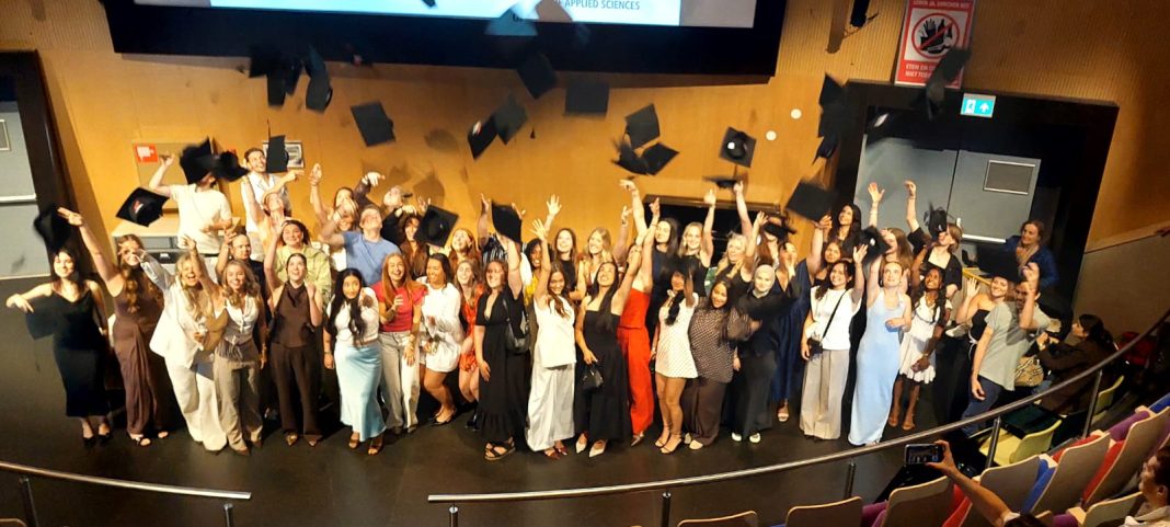 Daniela Donata behaalt Bachelor Rechten aan HAN University (Picture by: 24ora.com)