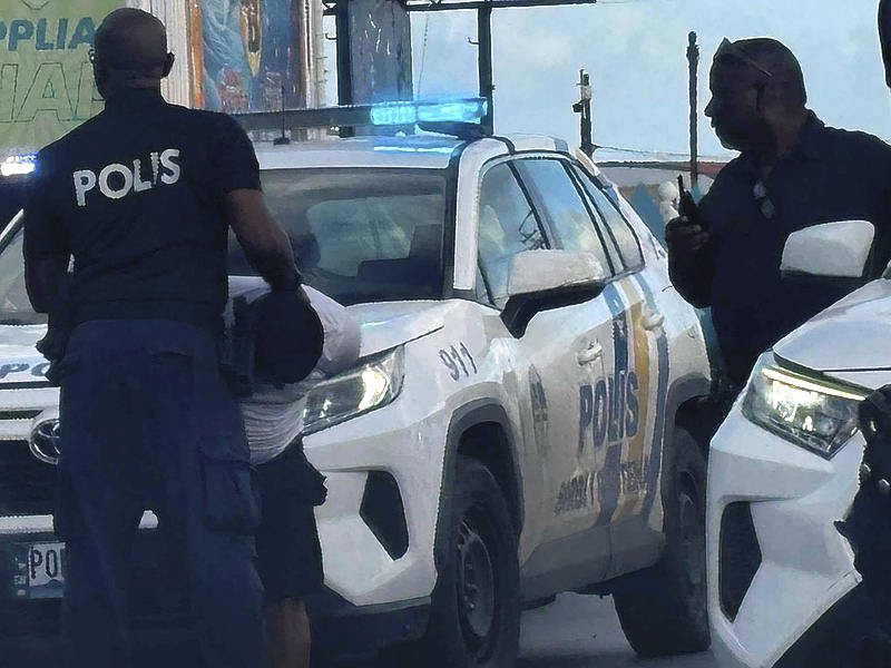 Drie arrestaties en vuurwapen in beslag genomen op Curaçao (Picture by: extra.cw)