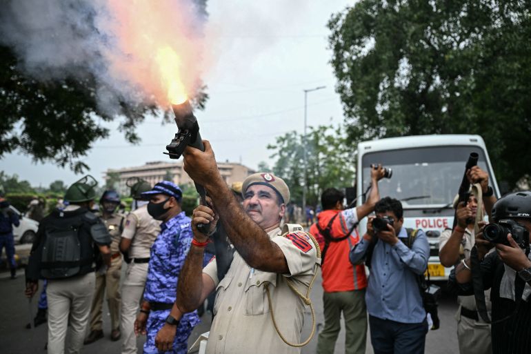 Duizenden protesteren in New Delhi tegen minister Pradhan Duizenden protesteren in New Delhi tegen minister Pradhan (Picture by: aljazeera.com)