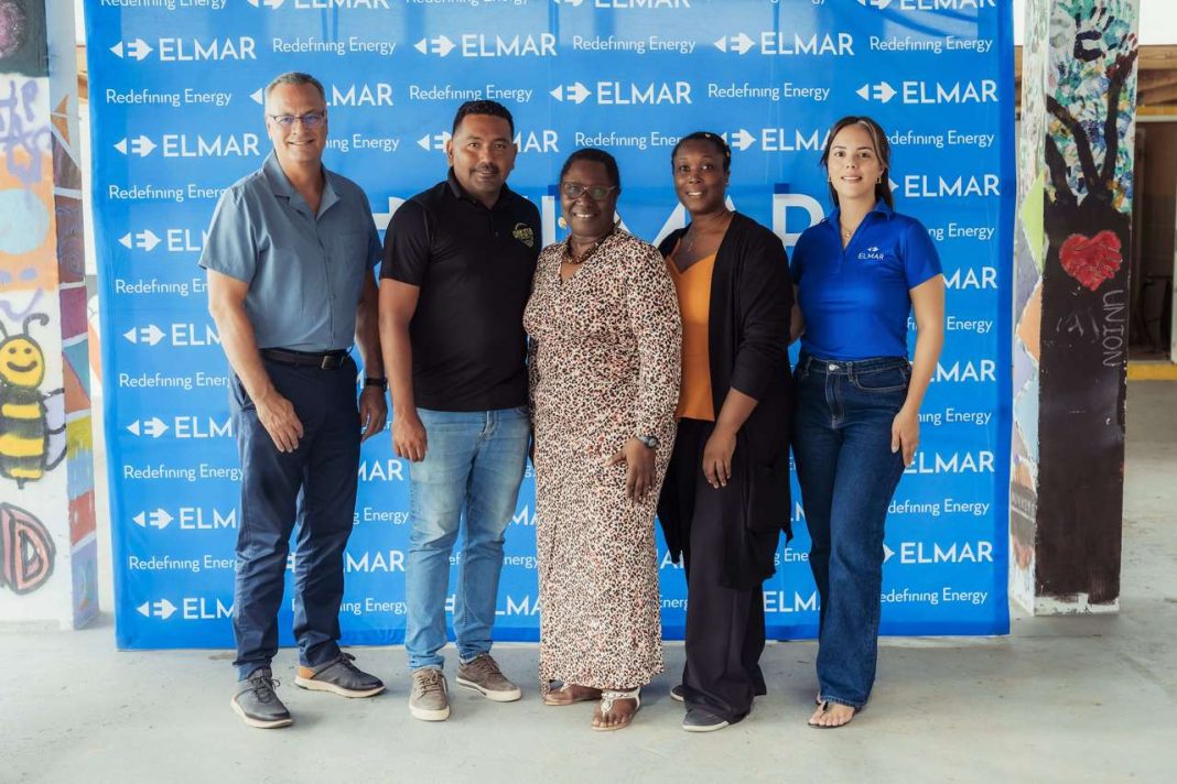 ELMAR viert afstuderen eerste groep Playa 'Klik y Siña' workshop (Picture by: 24ora.com)