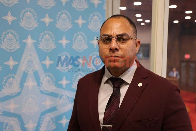 Eduard Pieters: PPA bekritiseert minister voor gebrek aan communicatie met parlement (Picture by: masnoticia.com)