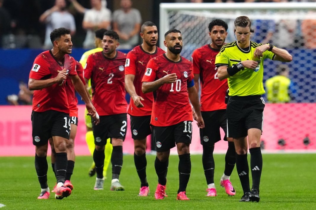 Egypte beschuldigt FIFA van onregelmatigheden na Argentijnse comeback met Messi Egypte beschuldigt FIFA van onregelmatigheden na Argentijnse comeback met Messi (Photo by: co.uk)