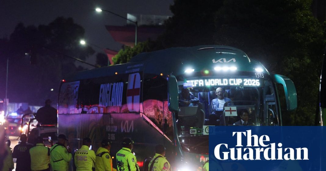 Engelse voetbalploeg ontvangt onvriendelijk onthaal bij aankomst in Mexico-Stad (Photo by: co.uk)