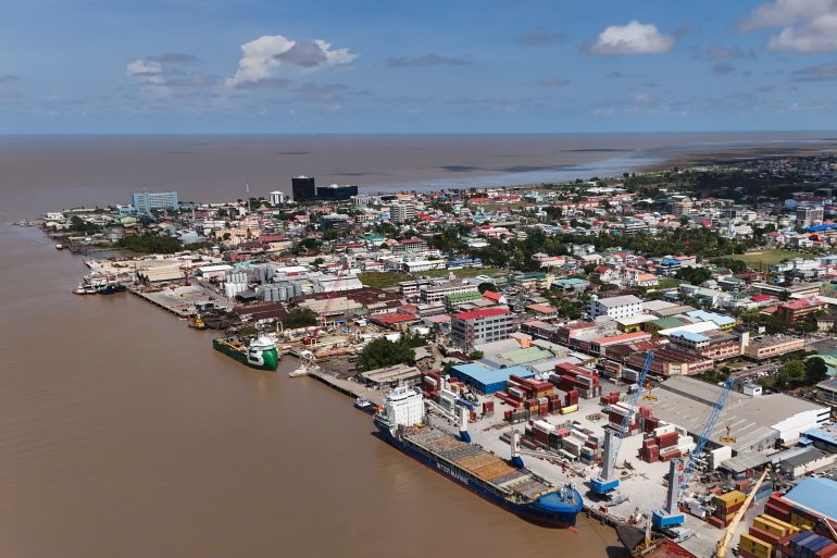 Ferry met 116 mensen zinkt; meer dan 50 gered Ferry met 116 mensen zinkt; meer dan 50 gered (Picture by: aljazeera.com)