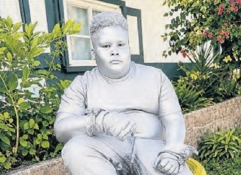 Funtopia introduceert 'Living Statue' kunst aan Sabaanse kinderen (Picture by: saba-news.com)