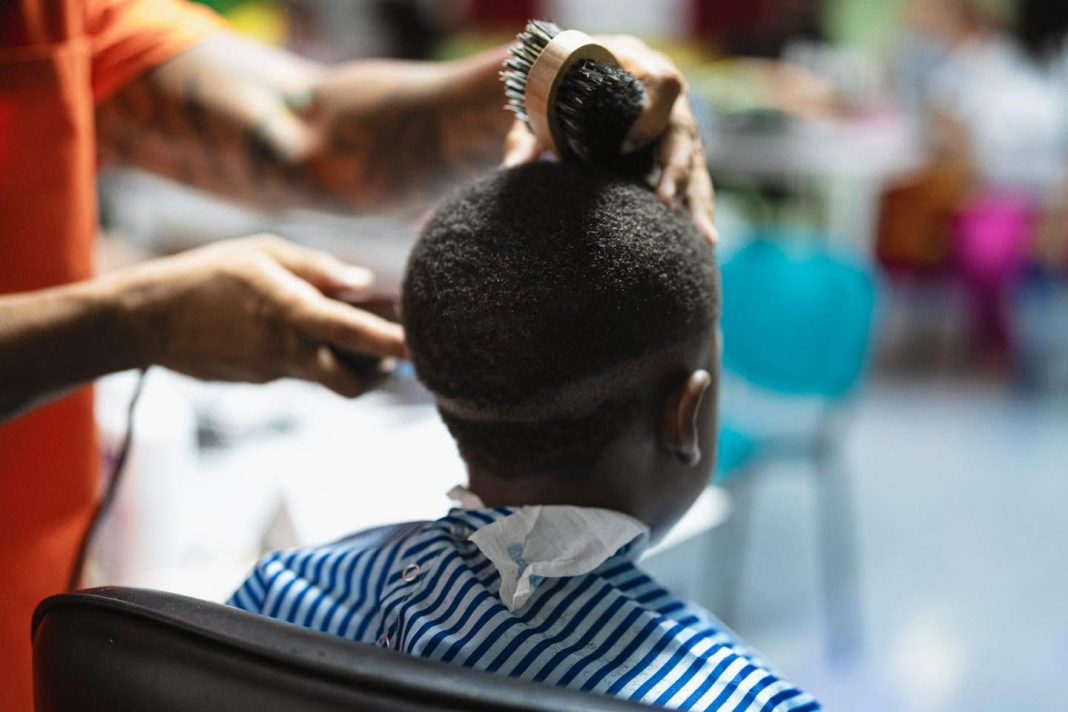 Gevangenis SDKK biedt gratis kapsels aan kinderen voor het nieuwe schooljaar (Picture by: paradisefm.cw)