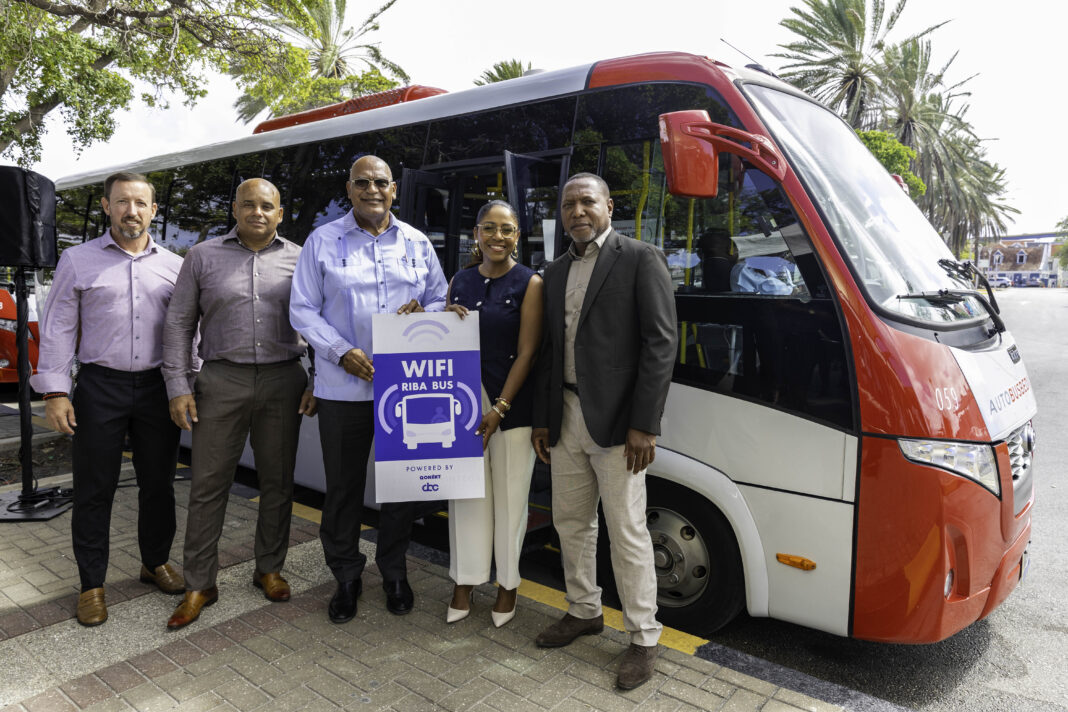 Gratis internet op alle 34 bussen van Autobusbedrijf Curaçao (Picture by: extra.cw)