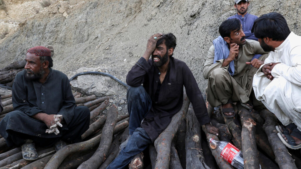 Grote zoektocht na instortende mijn in Pakistan (Picture by: s.france24.com)