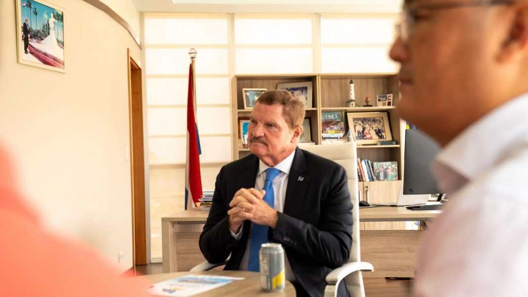 Influencers steunen 'Dia Nacional pa Cuida Aruba' (Picture by: 24ora.com)