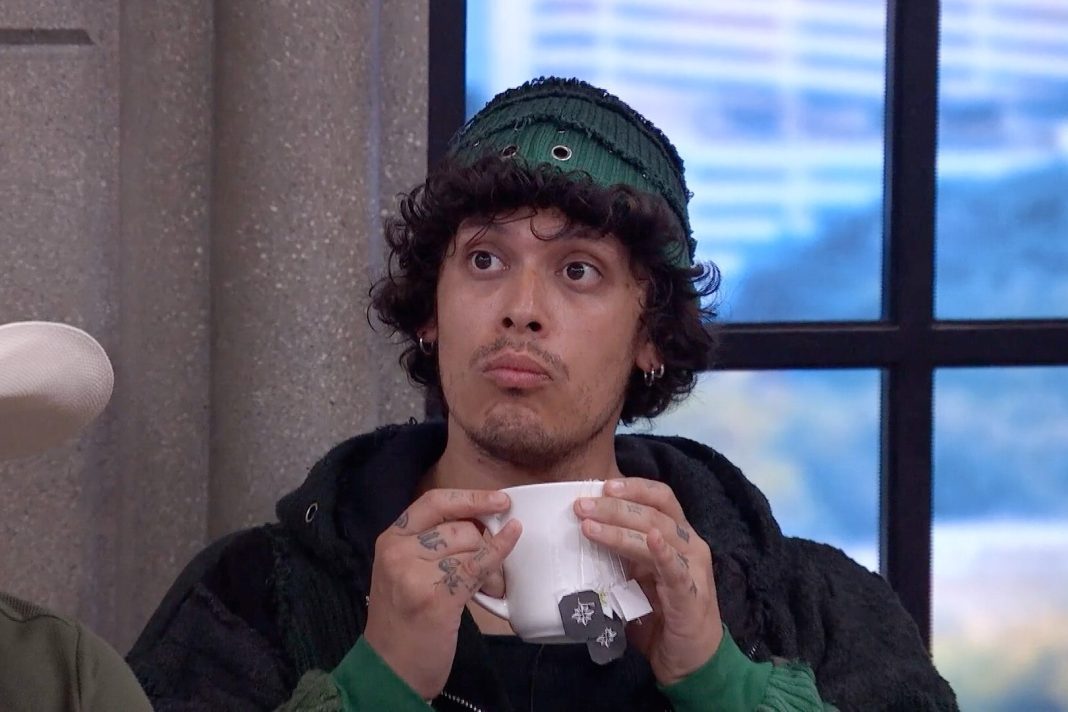 Jason uit 'Big Brother 28' reageert op de controverse rondom de thee party en beschuldigt deelnemers van intimidatie (Picture by: variety.com)