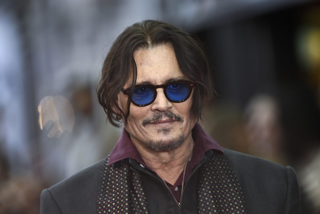 Johnny Depp verrast Comic-Con bezoekers als Scrooge (Picture by: variety.com)