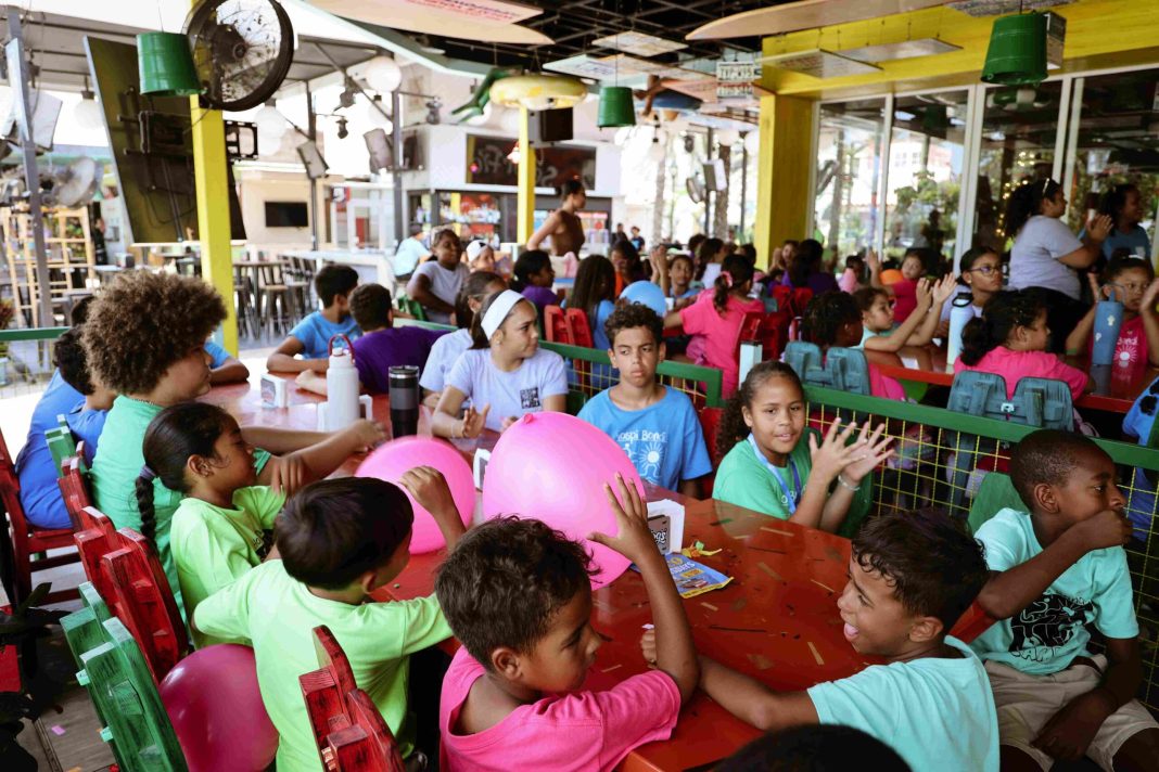Jongeren van Hosp. Bondi Camp beleven onvergetelijke dag bij Señor Frogs (Picture by: 24ora.com)