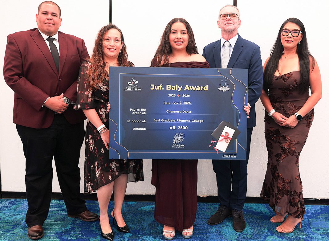 Juf. Baly Award voor het eerst uitgereikt aan Filomena College (Picture by: diario.aw)