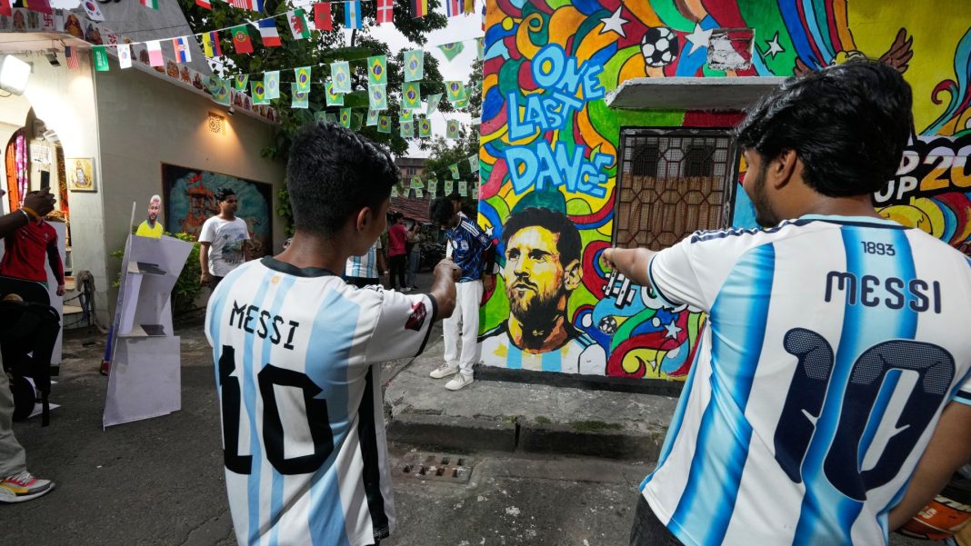 Kolkata viert Messi: Fancluben en graffiti vieren de Argentijnse held (Picture by: aljazeera.com)