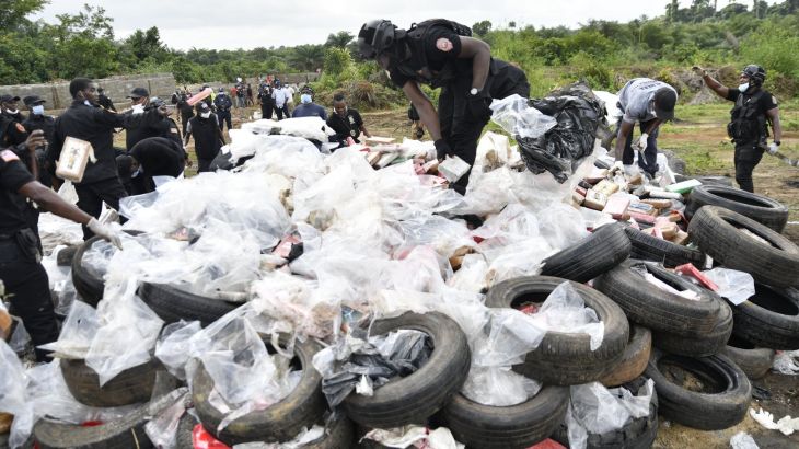 Liberia vernietigt recordhoeveelheid cocaïne na opslag van 4,2 ton (Picture by: aljazeera.com)