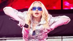 Madonna’s Confessions II: 21 jaar later een waardige opvolger? Madonna's Confessions II: 21 jaar later een waardige opvolger? (Picture by: ichef.bbci.co.uk)